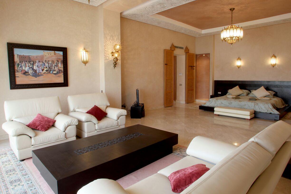 Salon moderne d'une villa de golf à Al Maaden Marrakech