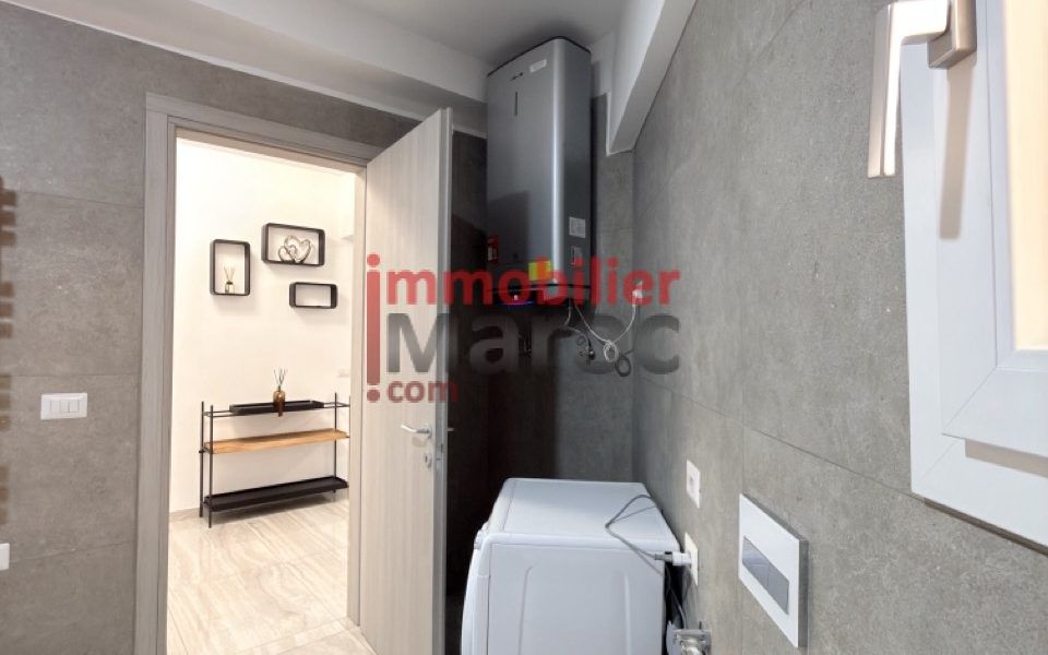 Espace buanderie avec lave-linge et chauffe-eau – appartement meublé à louer à Marrakech, Samlalia