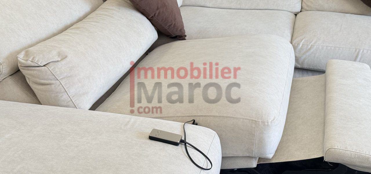 Canapé électrique modulable haut de gamme du salon – appartement meublé à louer à Marrakech, Samlalia