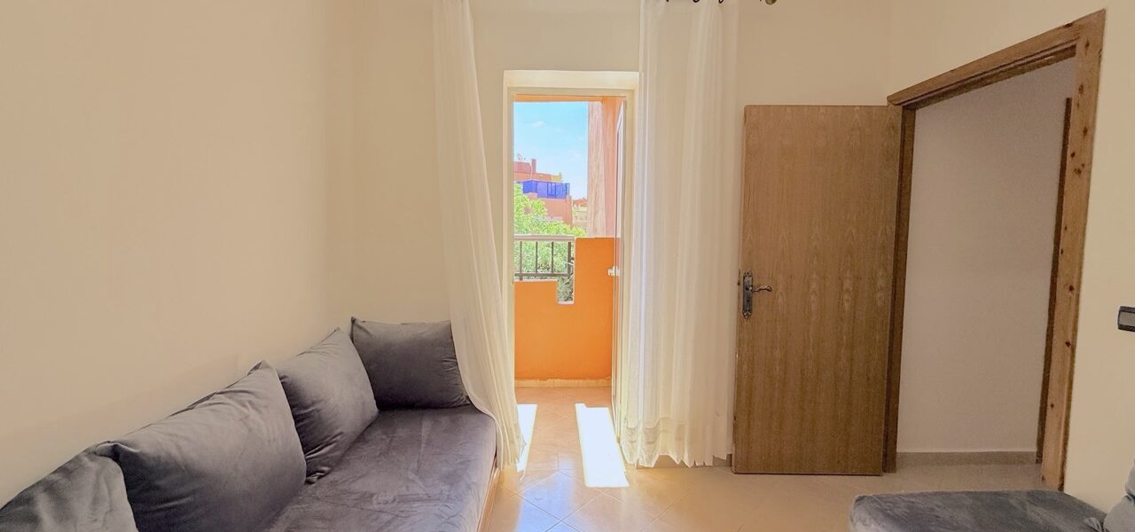 Petit salon avec canapé – appartement 90 m² Azzouzia Marrakech