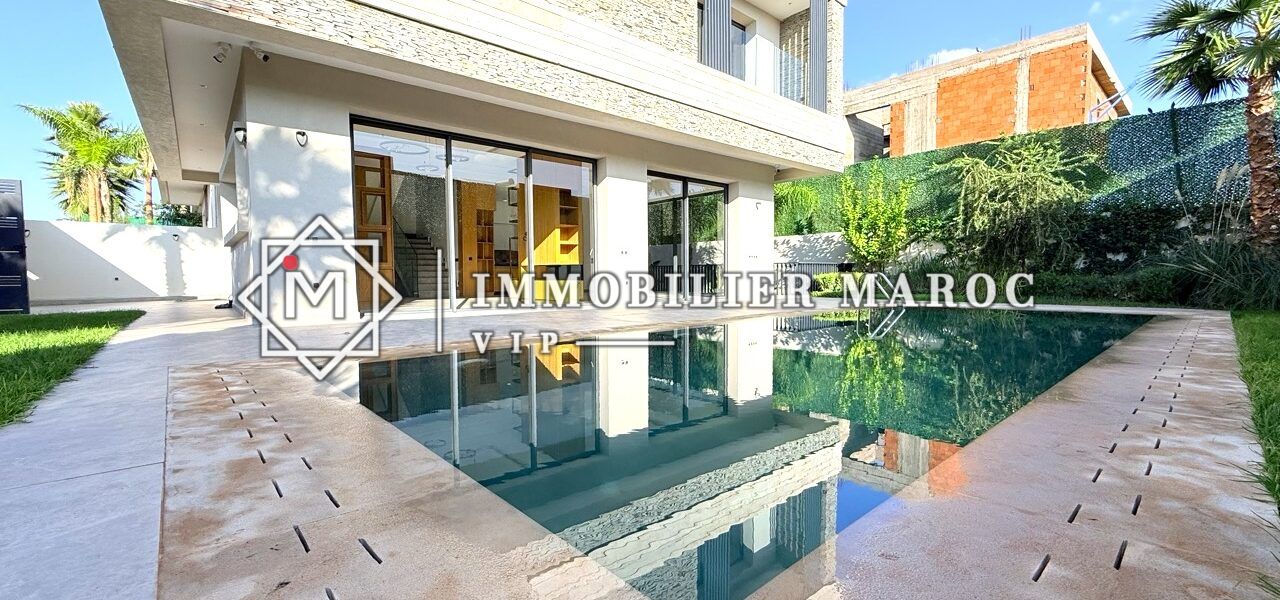 Piscine et façade plein sud, villa à vendre au Golf d'Amelkis, Marrakech