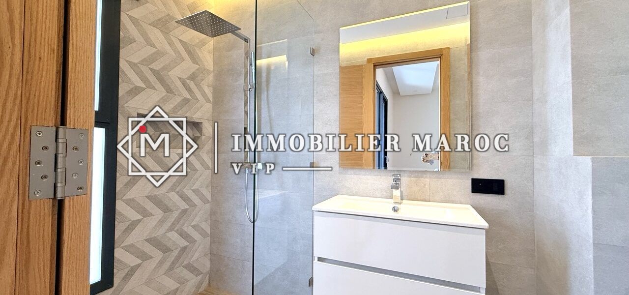 Salle de bain avec douche à l'italienne, villa à vendre au Golf d'Amelkis, Marrakech
