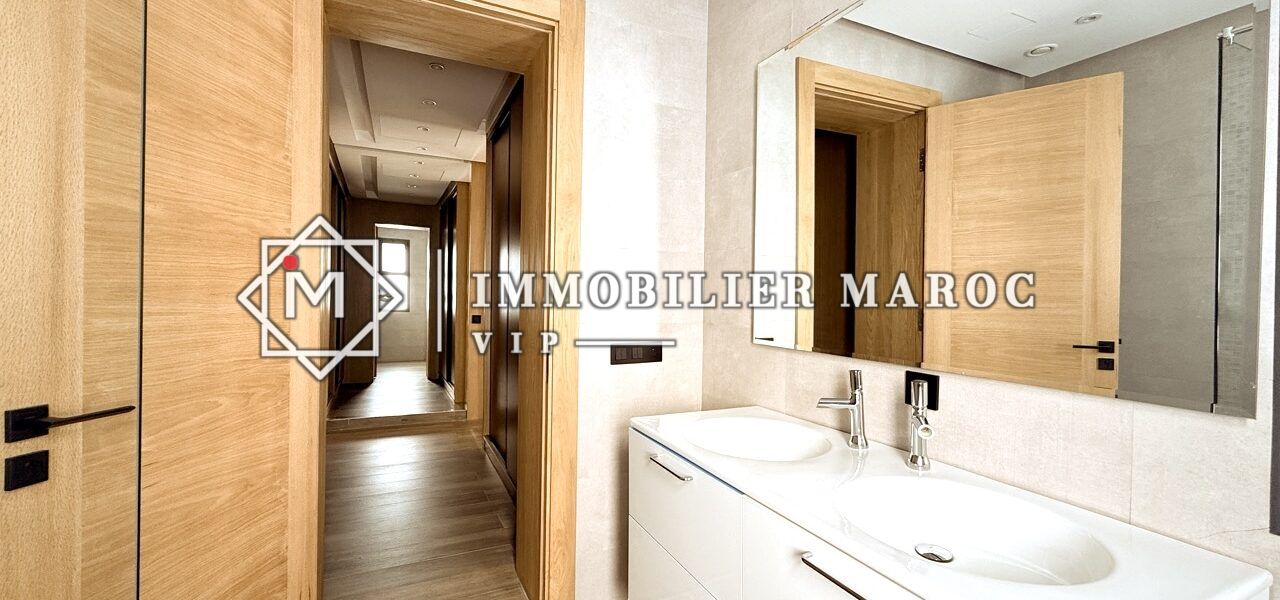 Salle de bain double vasque, villa à vendre au Golf d'Amelkis, Marrakech