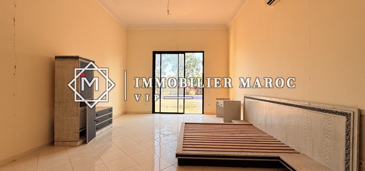 Suite climatisée avec porte-fenêtre – maison d'hôtes à vendre à la Palmeraie de Marrakech
