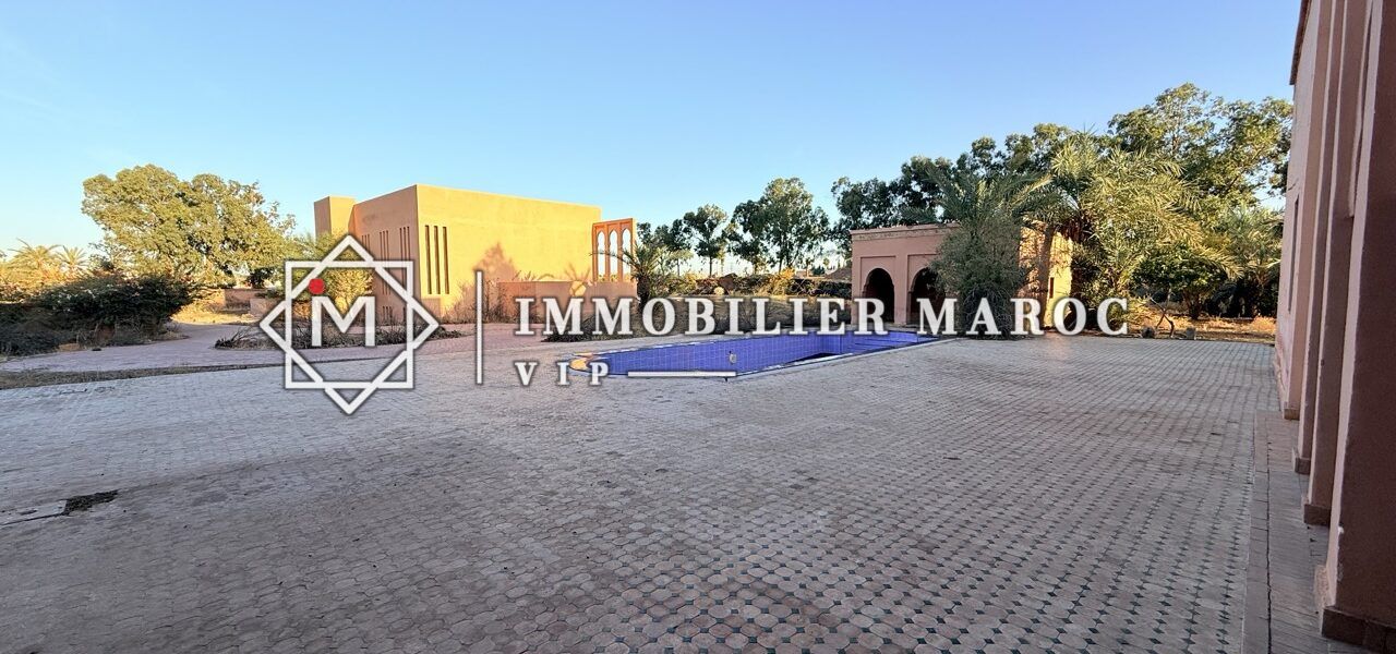 Vue d'ensemble du riad 2 et de sa piscine – projet touristique à vendre Palmeraie Marrakech