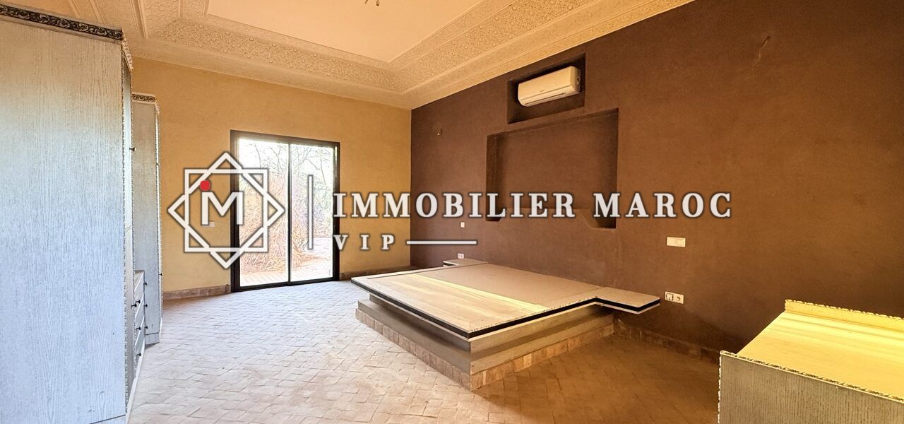 Suite spacieuse et lumineuse avec porte-fenêtre – domaine à vendre à la Palmeraie de Marrakech