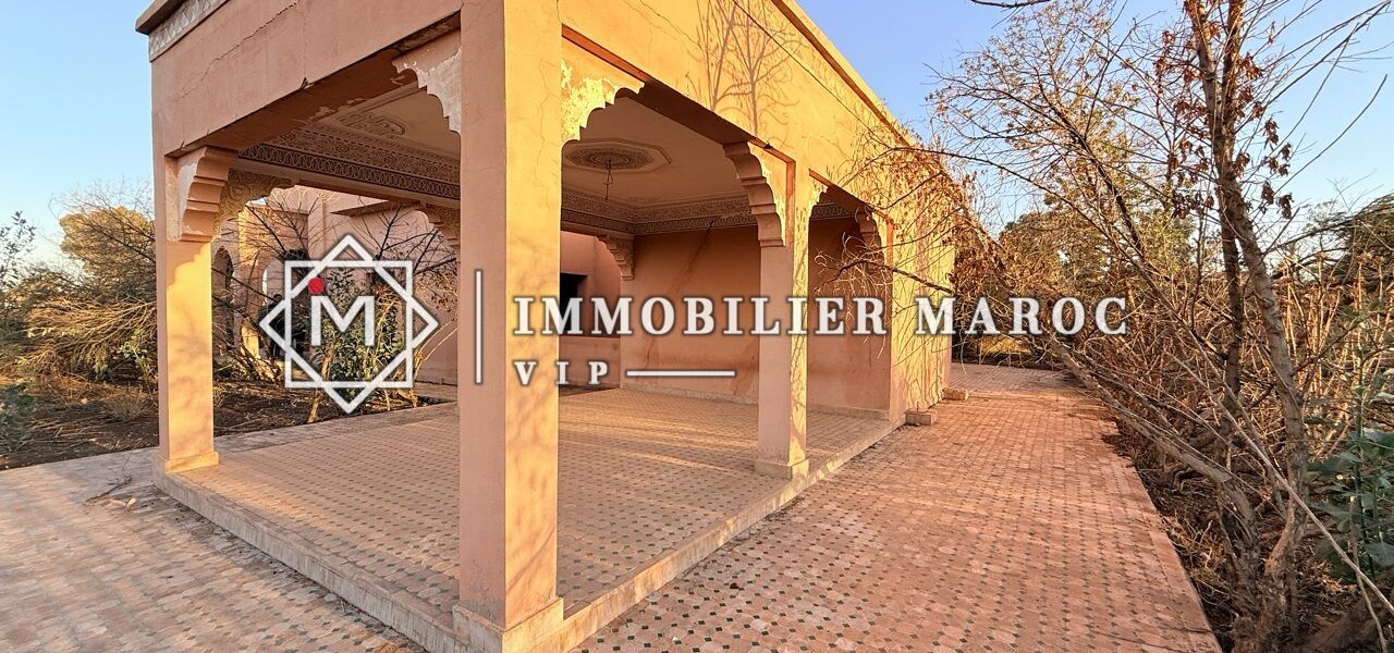Pavillon couvert à arcades dans le jardin – domaine à vendre à la Palmeraie de Marrakech