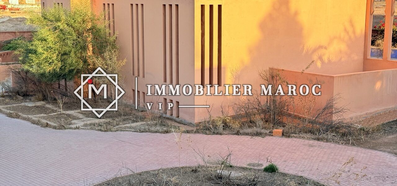 Villa de style riad moderne et son jardin – domaine de 3 villas à vendre Palmeraie Marrakech