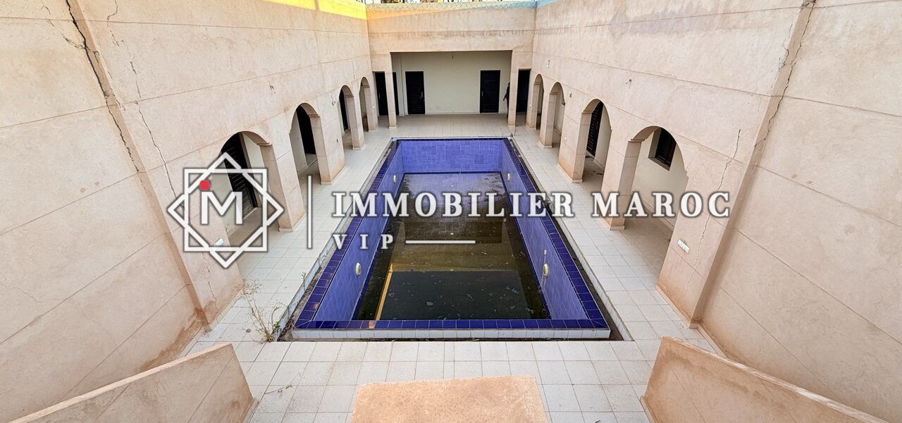 Spa avec piscine et salles de soins – domaine à vendre à la Palmeraie de Marrakech