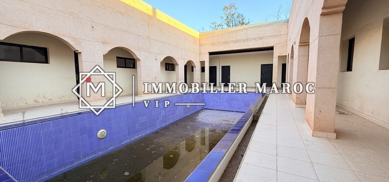 Piscine du spa bordée d'arcades – domaine avec spa à vendre à la Palmeraie de Marrakech