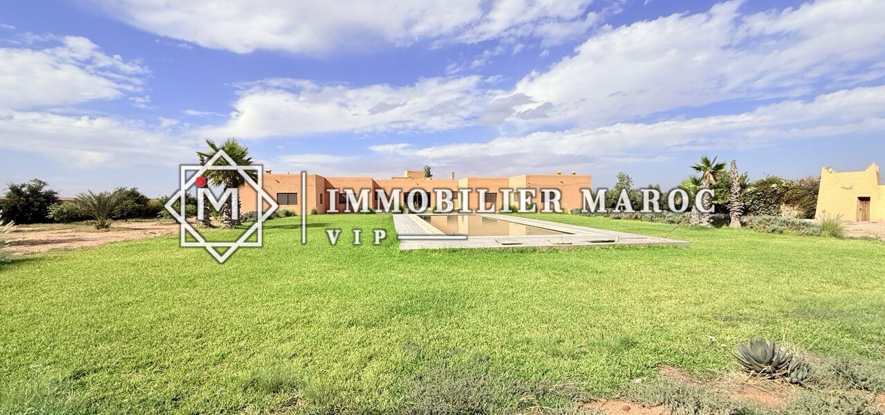 Villa de Plain-Pied à Vendre Route d’Amizmiz, Marrakech – 4 Suites, Piscine, Vue Atlas, 1 Hectare