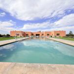 Villa de Plain-Pied à Vendre Route d&rsquo;Amizmiz, Marrakech – 4 Suites, Piscine, Vue Atlas, 1 Hectare