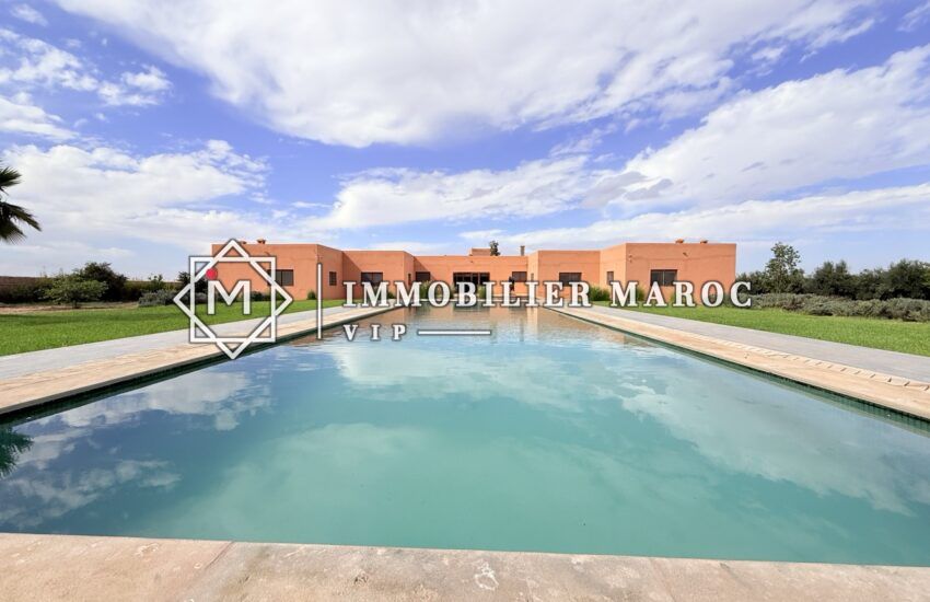 Villa de Plain-Pied à Vendre Route d&rsquo;Amizmiz, Marrakech – 4 Suites, Piscine, Vue Atlas, 1 Hectare