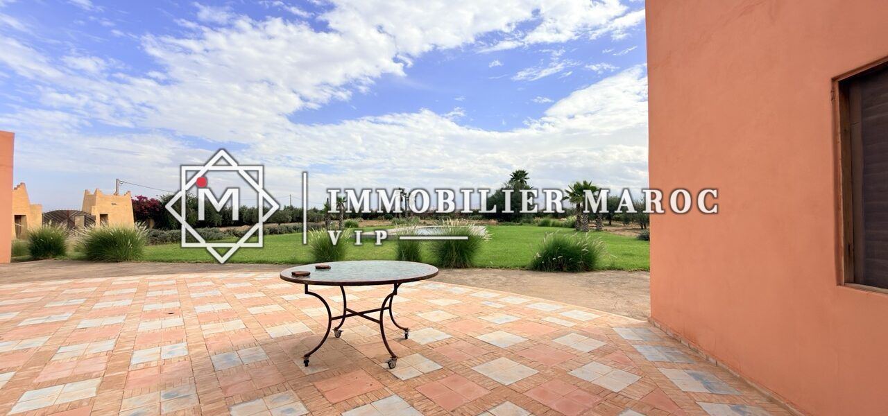 Villa de Plain-Pied à Vendre Route d’Amizmiz, Marrakech – 4 Suites, Piscine, Vue Atlas, 1 Hectare