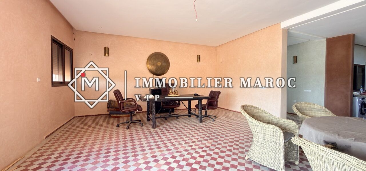 Villa de Plain-Pied à Vendre Route d’Amizmiz, Marrakech – 4 Suites, Piscine, Vue Atlas, 1 Hectare