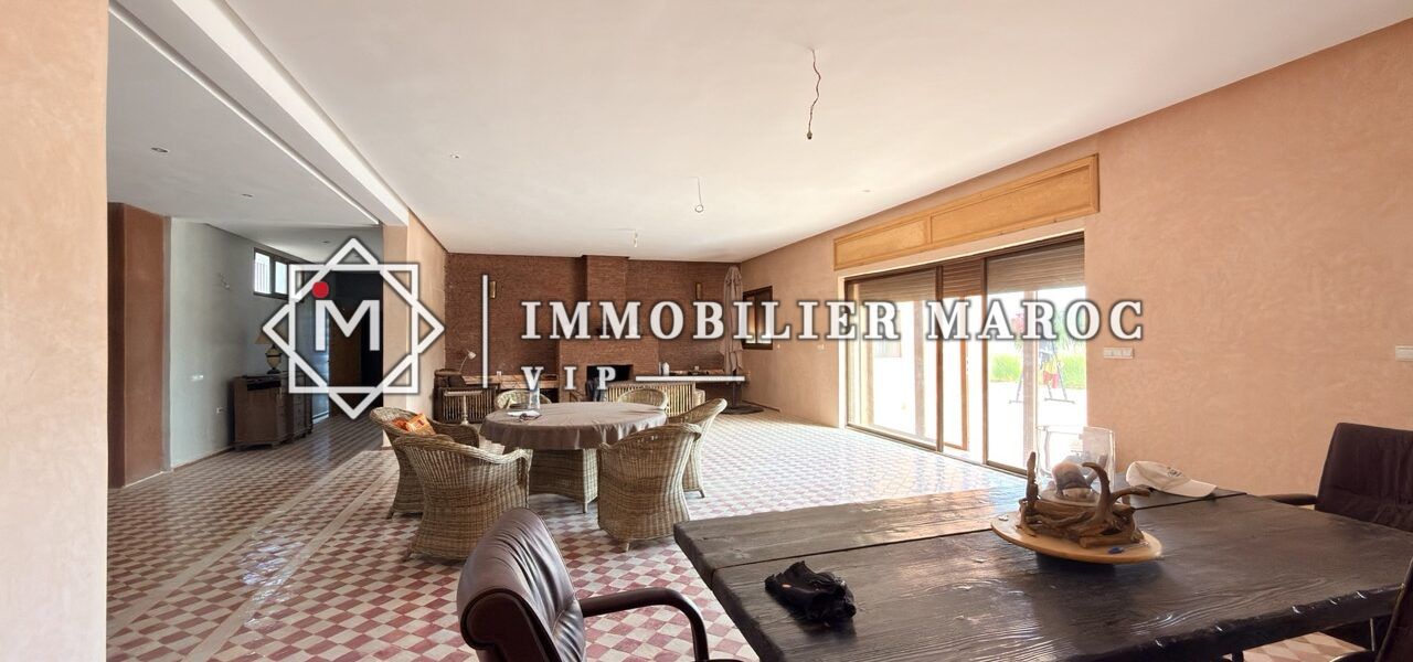 Villa de Plain-Pied à Vendre Route d’Amizmiz, Marrakech – 4 Suites, Piscine, Vue Atlas, 1 Hectare