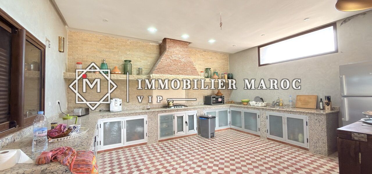 Villa de Plain-Pied à Vendre Route d’Amizmiz, Marrakech – 4 Suites, Piscine, Vue Atlas, 1 Hectare