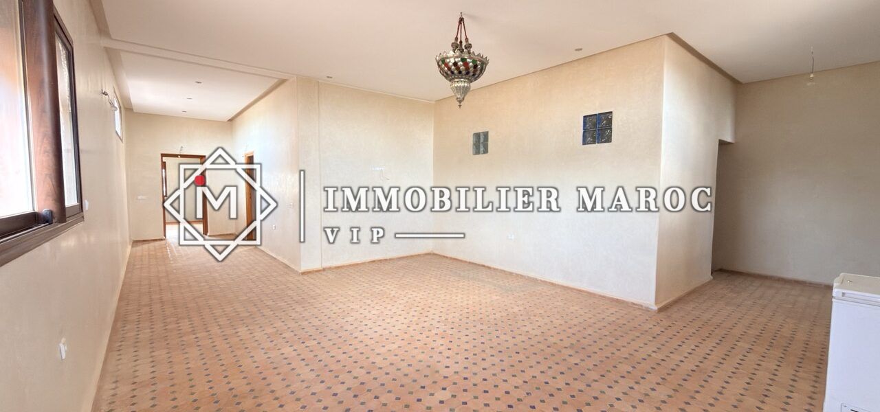 Villa de Plain-Pied à Vendre Route d’Amizmiz, Marrakech – 4 Suites, Piscine, Vue Atlas, 1 Hectare