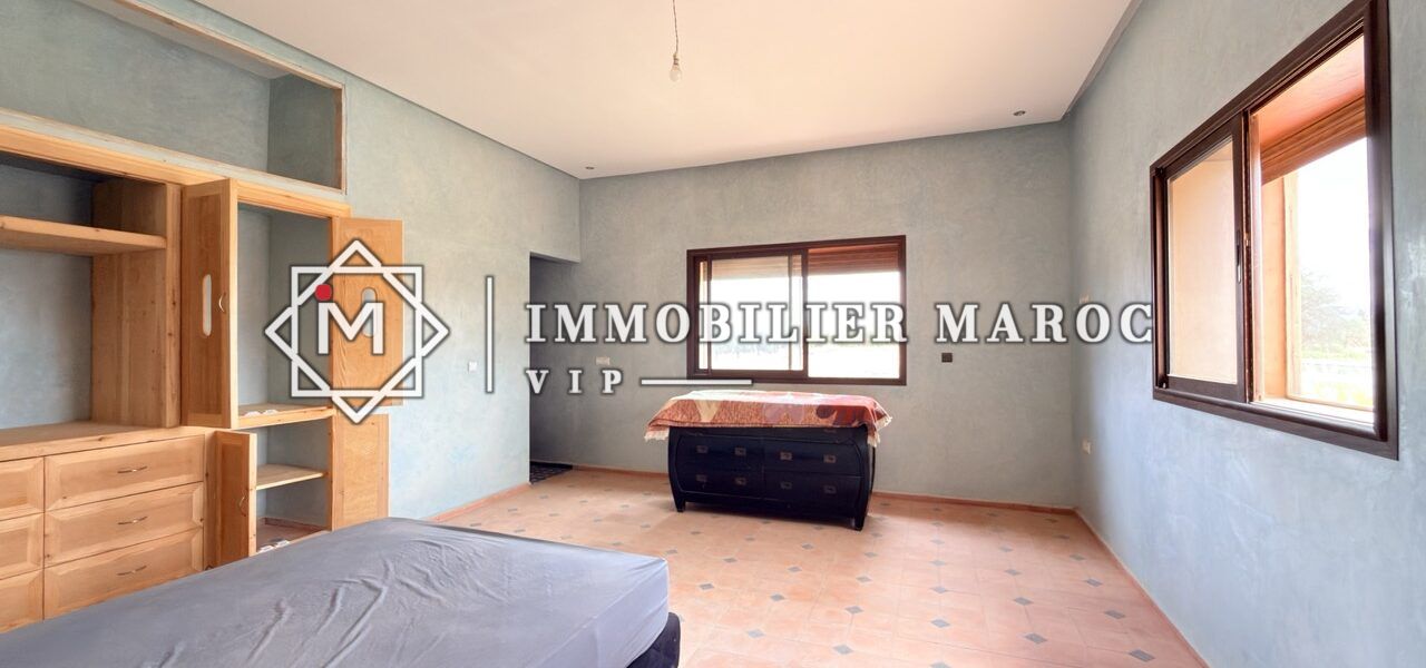 Villa de Plain-Pied à Vendre Route d’Amizmiz, Marrakech – 4 Suites, Piscine, Vue Atlas, 1 Hectare