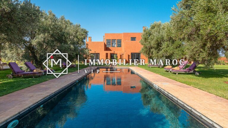 Villa avec piscine à vendre route d&rsquo;Amizmiz, Marrakech – 450 m² sur 1,1 hectare, VNA