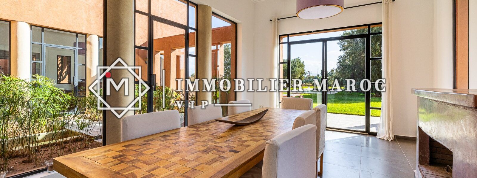 Salle à manger ouverte sur le jardin, villa à vendre route d'Amizmiz, Marrakech